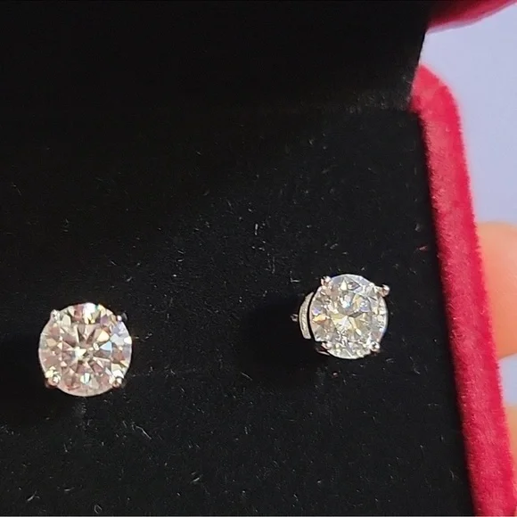 Elegant Silver Stud Earrings - Picture 1 of 4